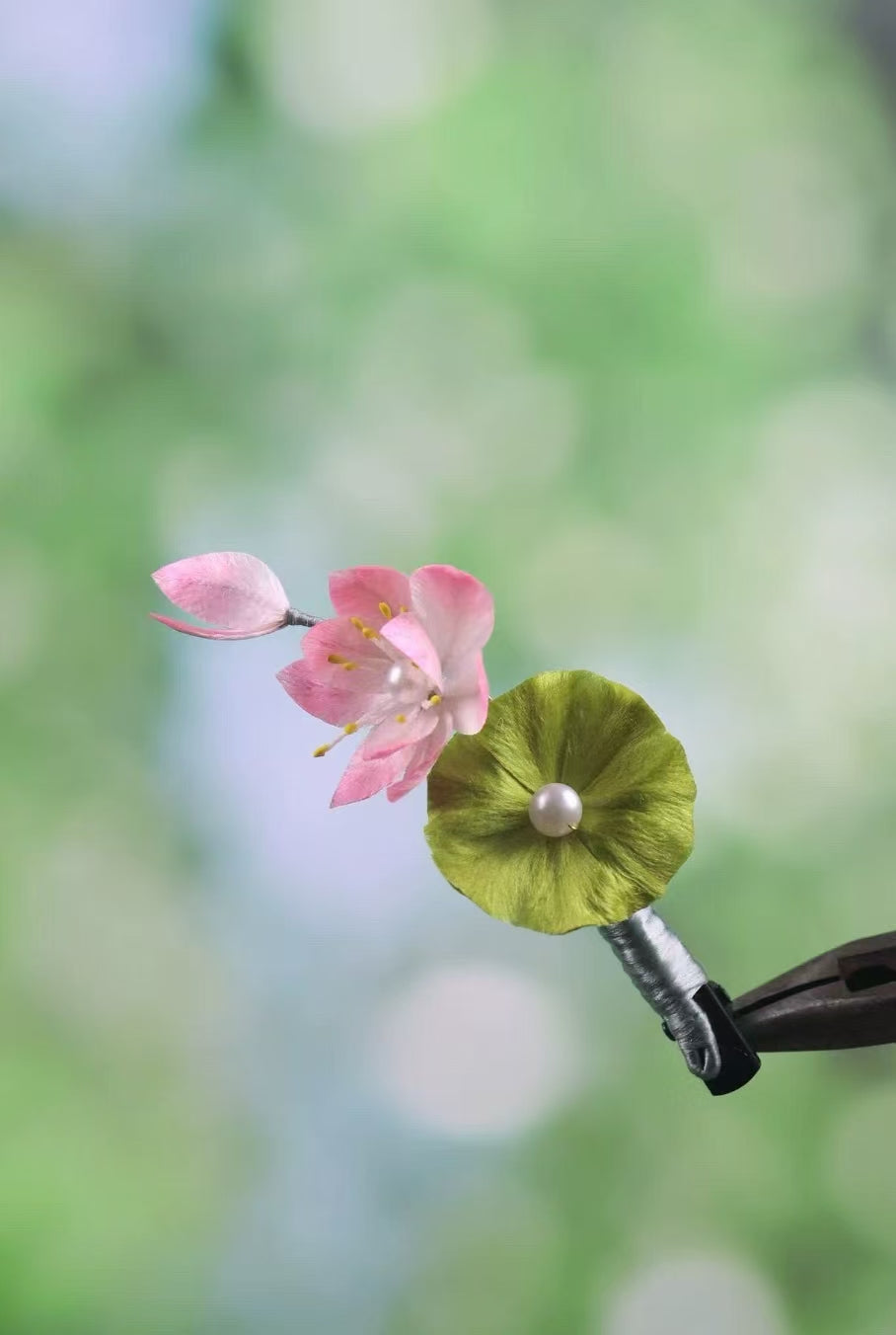 Ronghua Hairpin, lotus