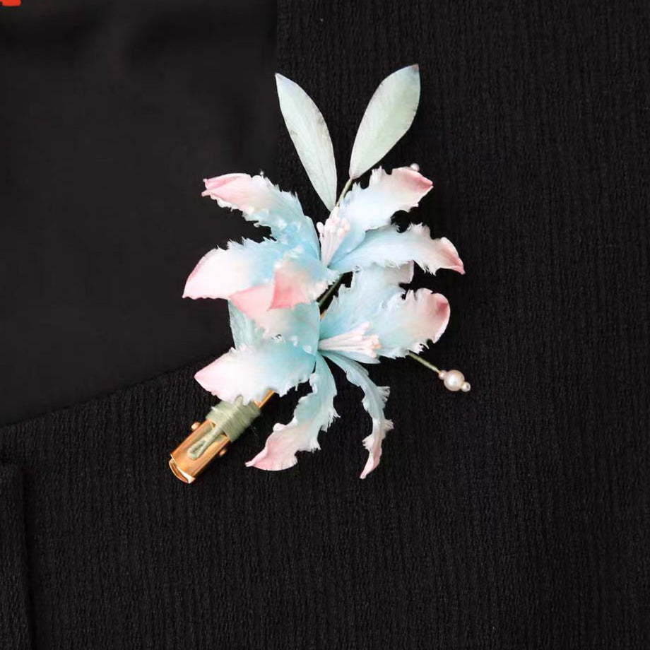 Light Blue Lily, Hairpin