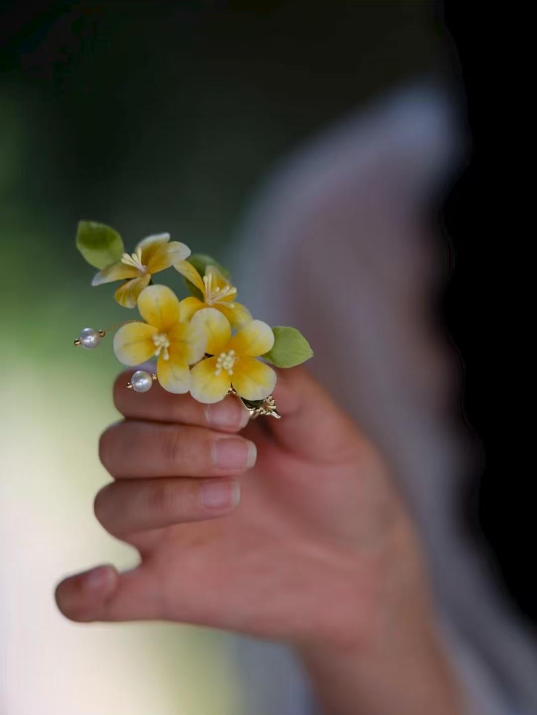 Small Yellow Flower Hairpin